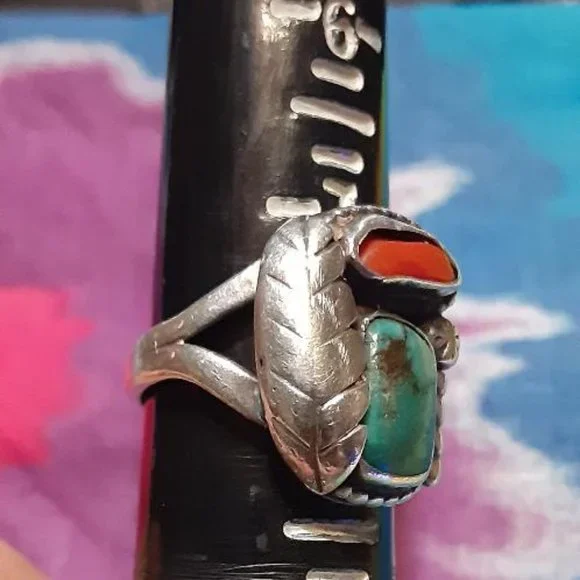 Vintage Navajo Turquoise & Coral Ring - Picture 2 of 6